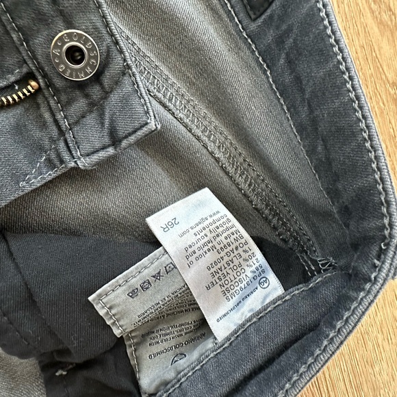 Ag Farrah skinny never put in dryer. Have a bit of a washed look on thighs - Picture 2 of 3